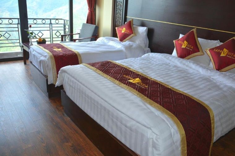 Phòng gia đình ban công view núi